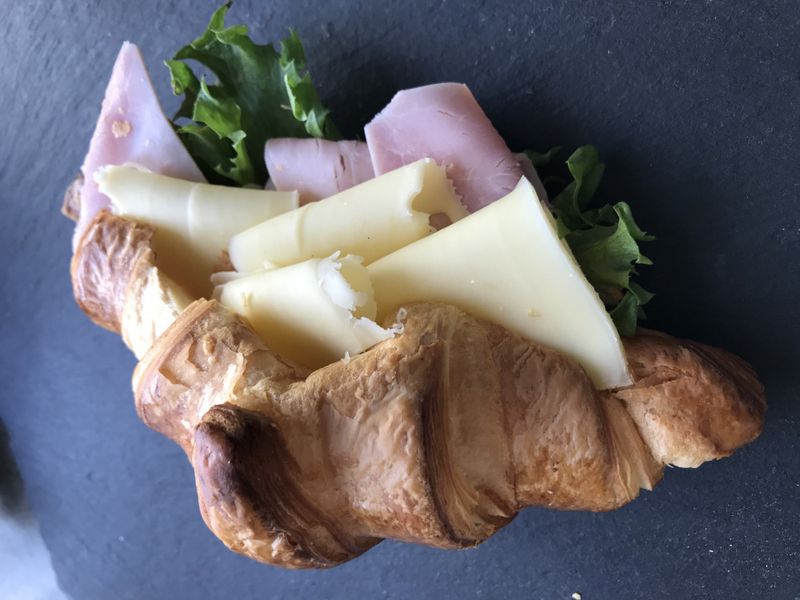 Croissant  ost & skinke TA
